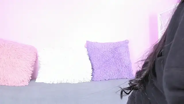 Snapshot of miss_soffi_ chatting on 09-13-25, 12:27 miss soffi  online show from 09-13-25, 12:27