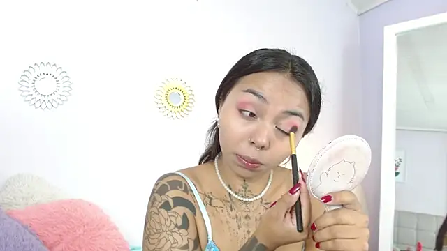 miss soffi  online show from 12-18-25, 12:31