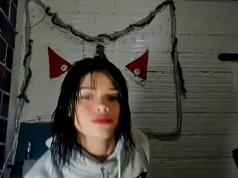 Snapshot of sarasandle chatting on 01-06-25, 04:47 sarasandle online show from 01-06-25, 04:47