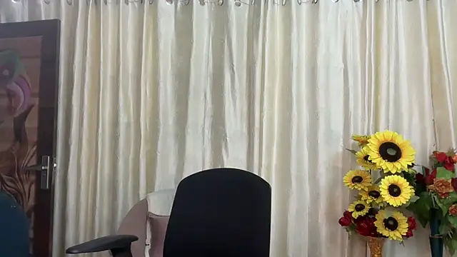 Snapshot of mahimagicdoll_DESI chatting on 03-17-25, 03:47 mahimagicdoll DESI online show from 03-17-25, 03:47