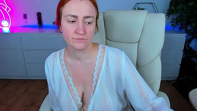Snapshot of Kamilla_Hot chatting on 10-10-25, 05:58 Kamilla Hot online show from 10-10-25, 05:58