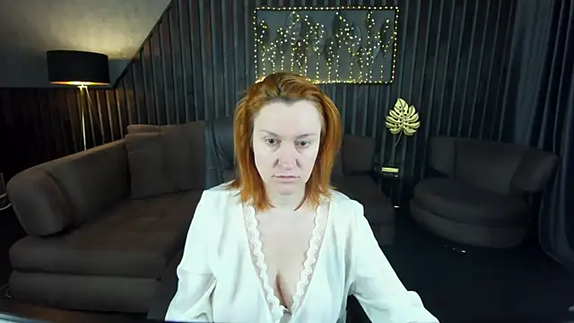 Snapshot of Kamilla_Hot chatting on 04-24-26, 05:42 Kamilla Hot online show from 04-24-26, 05:42