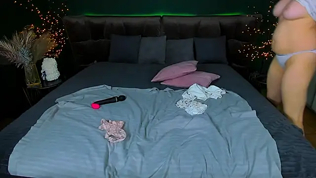 Kamilla Hot online show from 10-24-25, 05:39