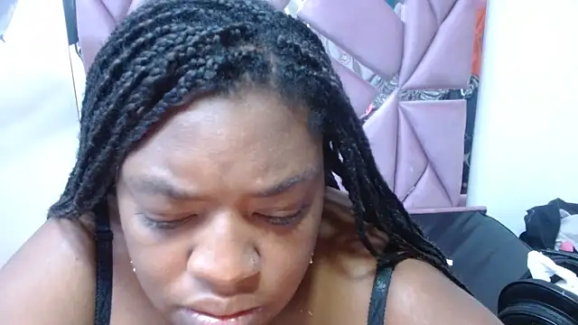 Snapshot of morenahott1 chatting on 03-19-26, 01:33 morenahott1 online show from 03-19-26, 01:33