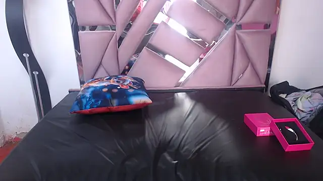 morenahott1 online show from 01-15-26, 12:52