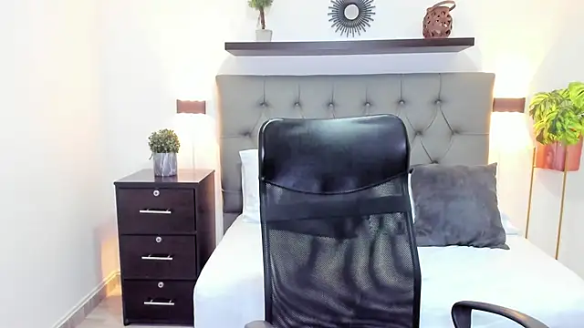 isabella florez online show from 02-20-25, 06:13