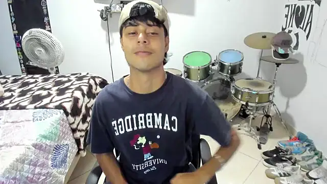 Zack falcon online show from 10-21-25, 03:28