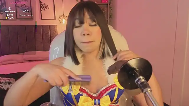 Olivia ds online show from 10-23-25, 04:33