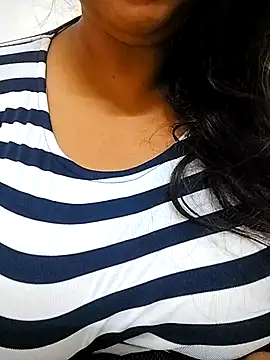 Snapshot of rekhabb123 chatting on 01-08-26, 04:18 rekhabb123 online show from 01-08-26, 04:18