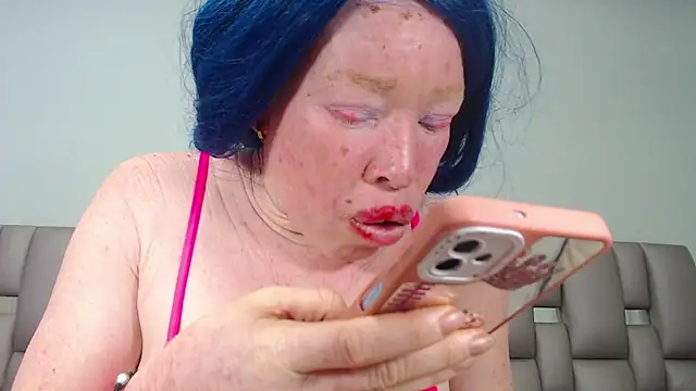 Kittywhiteass online show from 09-28-25, 10:55