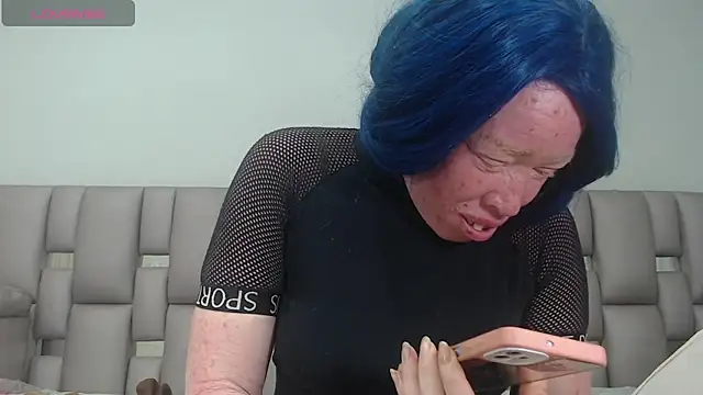 Kittywhiteass online show from 10-11-25, 12:33
