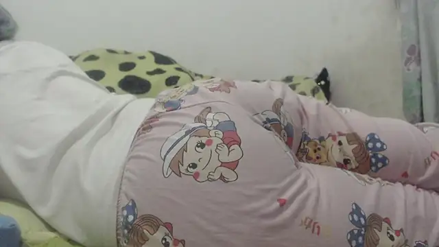 Kittywhiteass online show from 02-18-25, 08:38