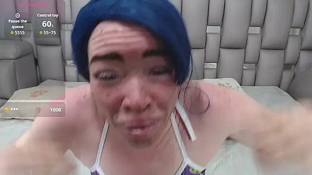 Snapshot of Kittywhiteass chatting on 01-13-26, 01:09 Kittywhiteass online show from 01-13-26, 01:09