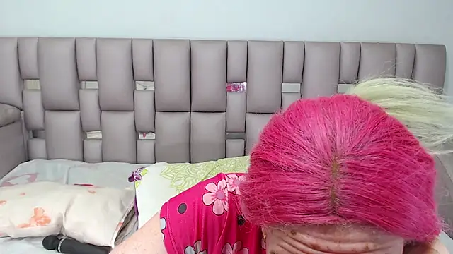 Snapshot of Kittywhiteass chatting on 10-29-25, 11:14 Kittywhiteass online show from 10-29-25, 11:14