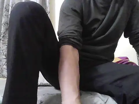 Snapshot of Desi_Rider_Aadi chatting on 10-28-25, 03:22 Desi Rider Aadi online show from 10-28-25, 03:22