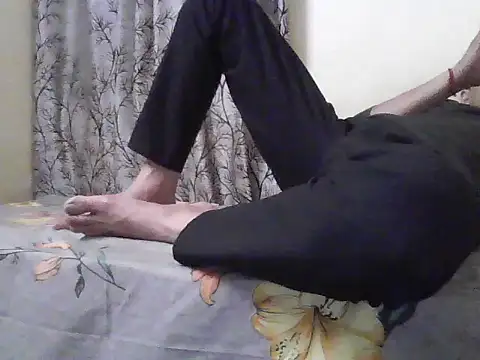 Snapshot of Desi_Rider_Aadi chatting on 10-29-25, 04:39 Desi Rider Aadi online show from 10-29-25, 04:39