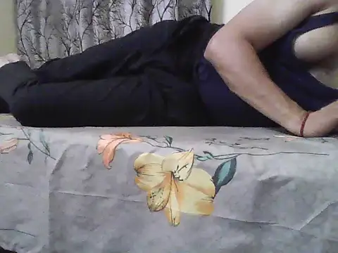 Snapshot of Desi_Rider_Aadi chatting on 10-24-25, 04:39 Desi Rider Aadi online show from 10-24-25, 04:39