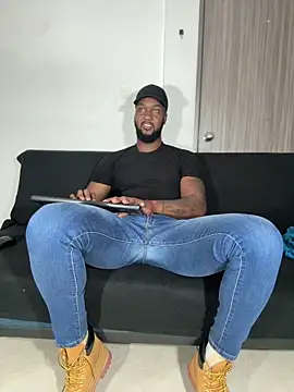 Snapshot of blackdrey18 chatting on 02-18-26, 01:29 blackdrey18 online show from 02-18-26, 01:29