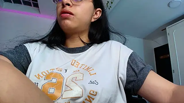 Snapshot of yesie_hot chatting on 03-14-26, 01:22 yesie hot online show from 03-14-26, 01:22