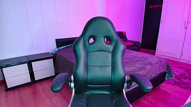 yesie hot online show from 11-24-25, 11:16