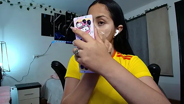 yesie hot online show from 06-18-26, 12:42