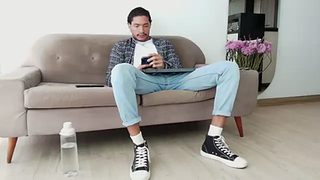 Robyn Miller online show from 11-18-25, 07:28