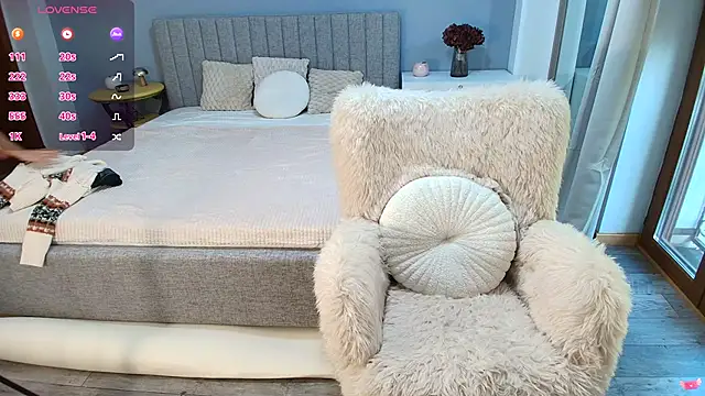 Anna Lewis online show from 10-05-25, 06:15