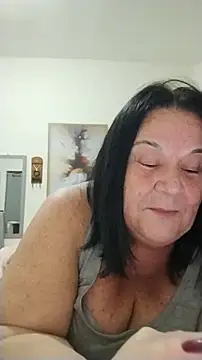 Yaya Mineira online show from 07-15-26, 11:01