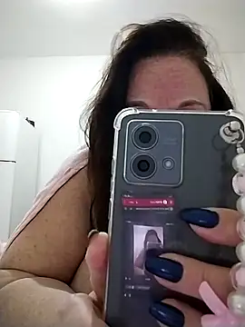 Snapshot of Yaya_Mineira chatting on 10-11-25, 10:33 Yaya Mineira online show from 10-11-25, 10:33