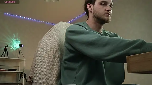 Snapshot of Louis_Karlos chatting on 05-31-26, 04:40 Louis Karlos online show from 05-31-26, 04:40