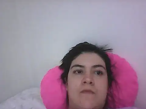 Snapshot of lauratobon chatting on 06-17-26, 06:46 lauratobon online show from 06-17-26, 06:46