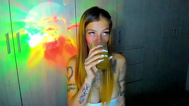 Snapshot of barbiee_05 chatting on 10-15-25, 05:06 barbiee 05 online show from 10-15-25, 05:06