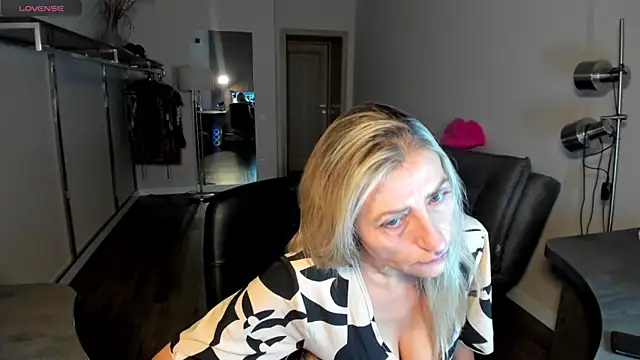 ZoeGrant online show from 02-21-26, 06:32