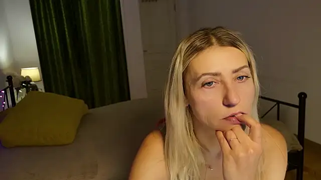 ZoeGrant online show from 11-12-25, 08:45