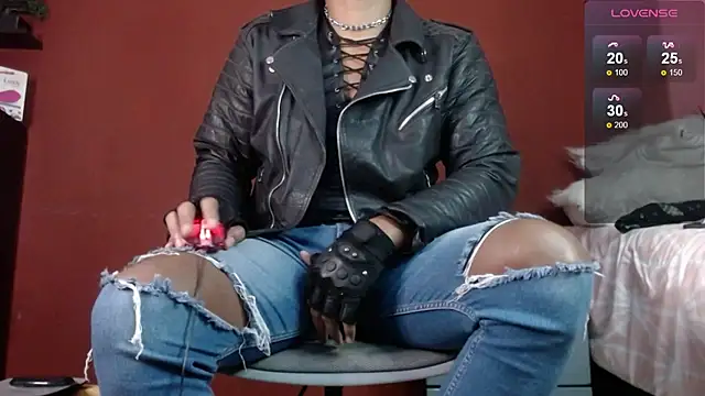 TomLover 12 online show from 03-18-25, 01:01