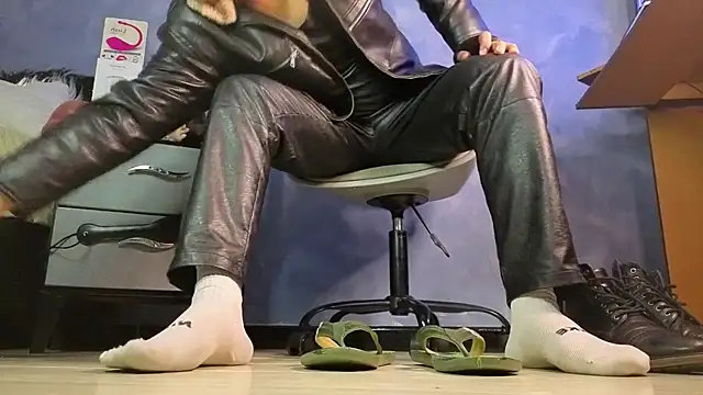 TomLover 12 online show from 04-18-26, 02:14