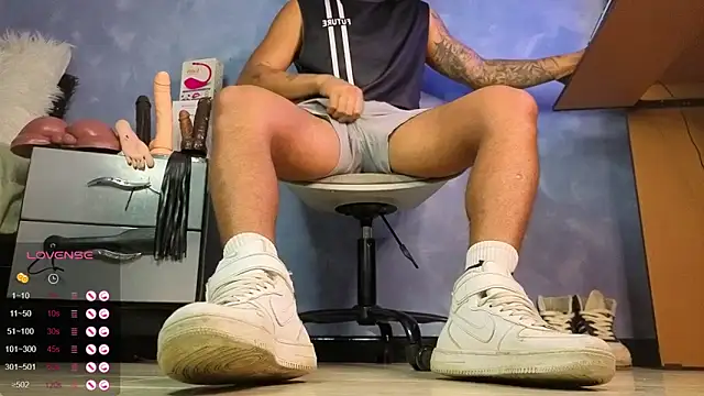 TomLover 12 online show from 04-15-26, 01:37