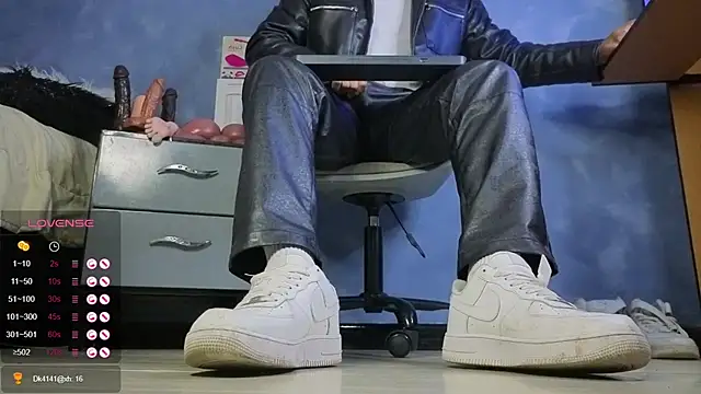 TomLover 12 online show from 02-24-26, 02:18