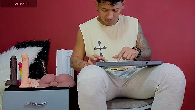 TomLover 12 online show from 10-22-25, 10:41