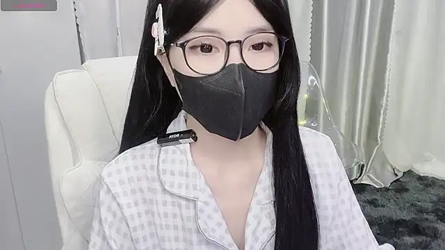 Snapshot of Mya_Lee chatting on 09-24-25, 03:07 Mya Lee online show from 09-24-25, 03:07