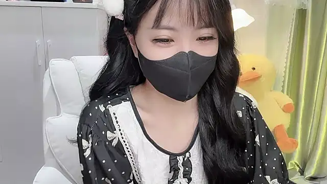 Snapshot of Mya_Lee chatting on 02-01-25, 05:37 Mya Lee online show from 02-01-25, 05:37