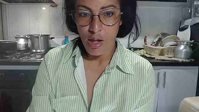 Snapshot of kateleyagrey chatting on 11-23-25, 12:04 kateleyagrey online show from 11-23-25, 12:04