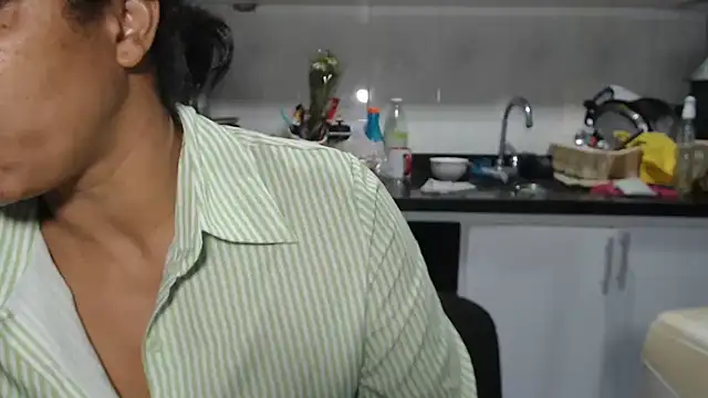 Snapshot of kateleyagrey chatting on 01-15-26, 07:39 kateleyagrey online show from 01-15-26, 07:39