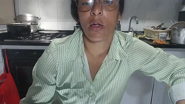 Snapshot of kateleyagrey chatting on 10-21-25, 07:02 kateleyagrey online show from 10-21-25, 07:02