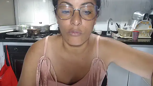 Snapshot of kateleyagrey chatting on 10-27-25, 07:04 kateleyagrey online show from 10-27-25, 07:04