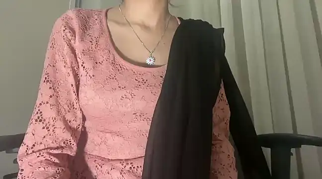 Snapshot of Minal_07 chatting on 12-24-24, 05:34 Minal 07 online show from 12-24-24, 05:34