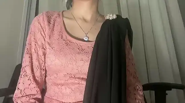 Snapshot of Minal_07 chatting on 12-19-24, 04:57 Minal 07 online show from 12-19-24, 04:57