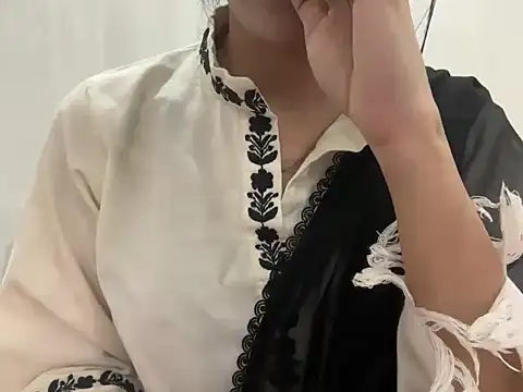 Snapshot of Minal_07 chatting on 10-26-25, 04:18 Minal 07 online show from 10-26-25, 04:18