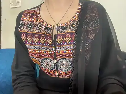 Snapshot of Minal_07 chatting on 11-22-25, 04:50 Minal 07 online show from 11-22-25, 04:50