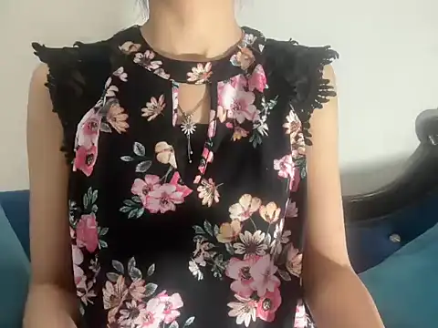Snapshot of Minal_07 chatting on 04-17-26, 06:00 Minal 07 online show from 04-17-26, 06:00
